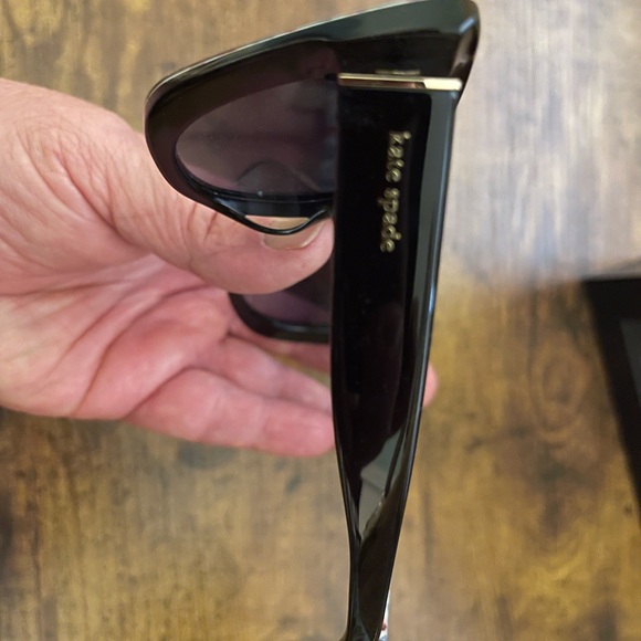 Kate Spade Straw Shoulder Bag with Green and Pink Accents and sunglasses & case - Picture 5 of 16